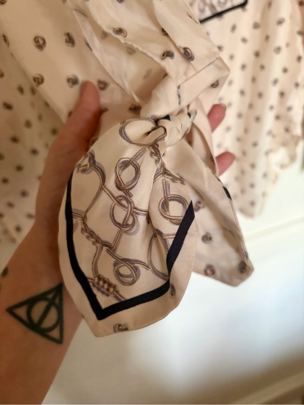3.1 Phillip Lim 100% Silk Equestrian Scarf Print Blouse Size 6 - Picture 5 of 10